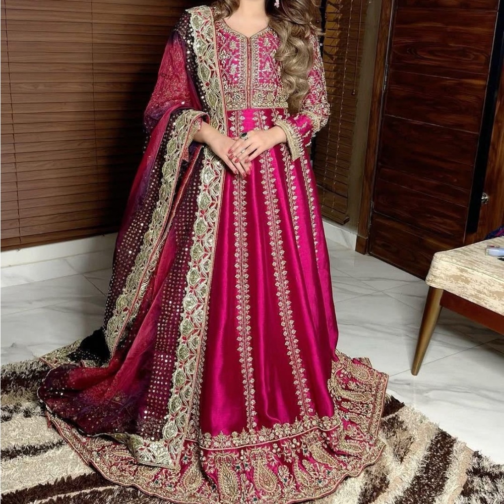 Embellished Fuchsia Women’s Kurta with Dupatta